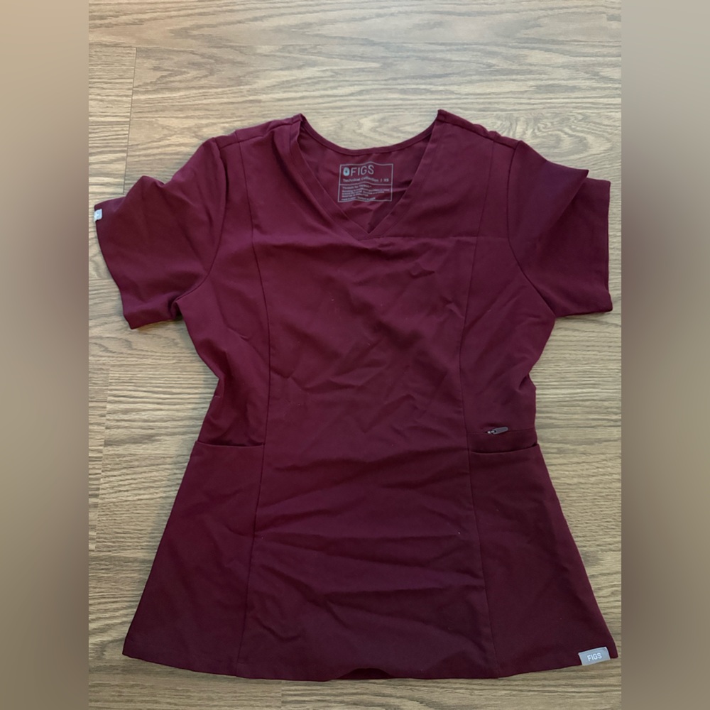 Figs scrub top
